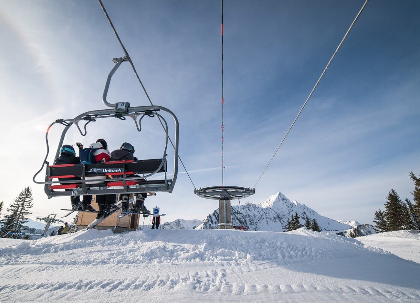 Fixed grip chairlift • UNIFIX® POMA • A simple and proven chairlift
